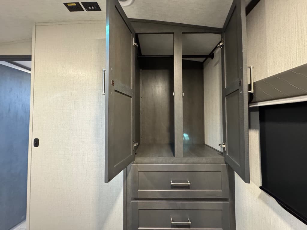 2025 Keystone RV 2025 Keystone RV Cougar Half-Ton - thumbnail 24