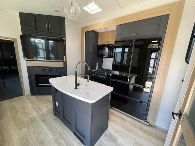 2025 Heartland RV 2025 Heartland RV Cyclone - thumbnail 3