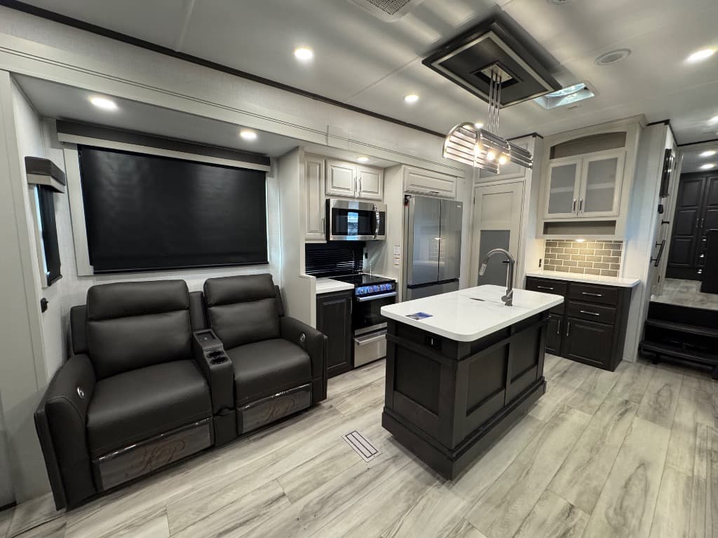 2025 Keystone RV 2025 Keystone RV Avalanche - thumbnail 9