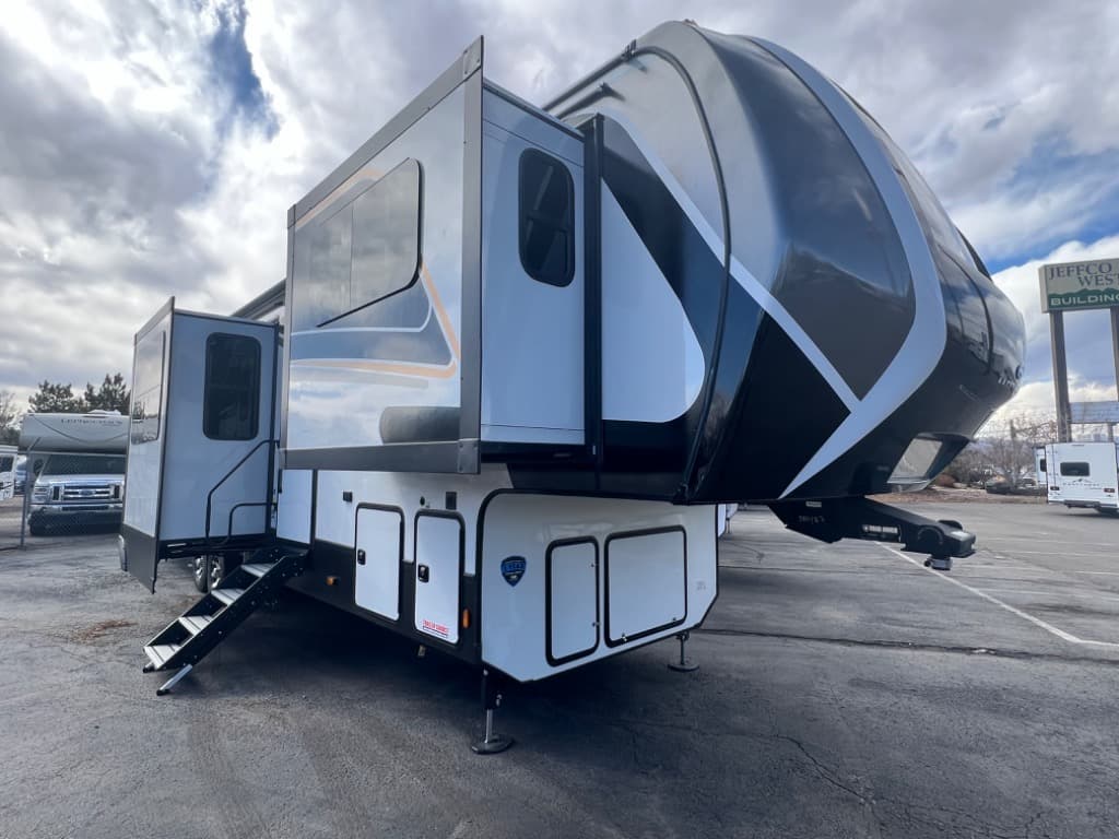 2025 Keystone RV Alpine 3700FL