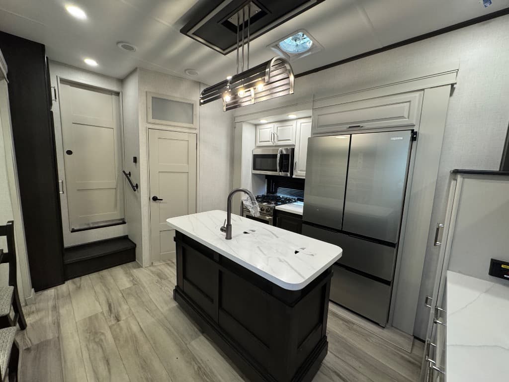 2025 Keystone RV 2025 Keystone RV Alpine - thumbnail 5