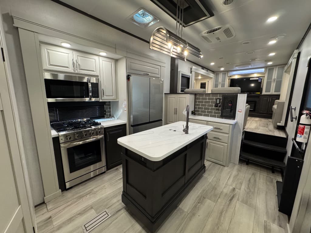 2025 Keystone RV 2025 Keystone RV Alpine - thumbnail 6