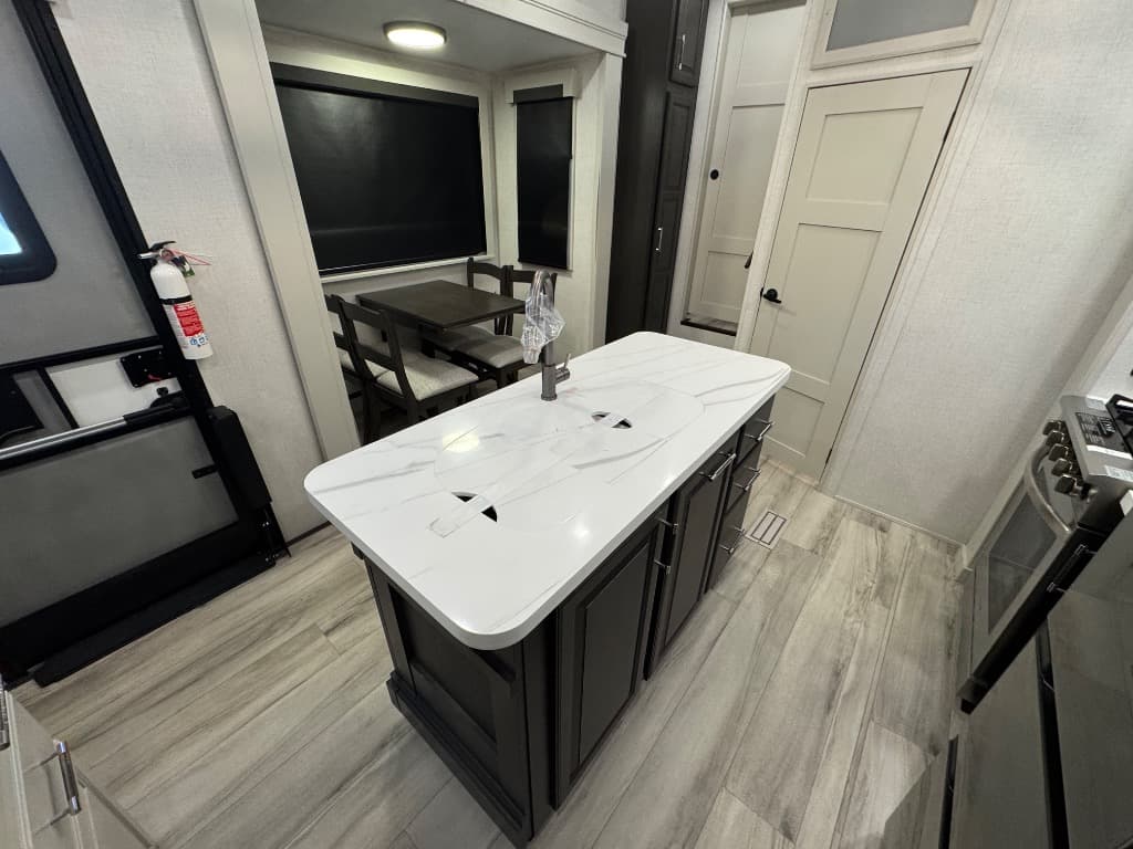 2025 Keystone RV 2025 Keystone RV Alpine - thumbnail 8