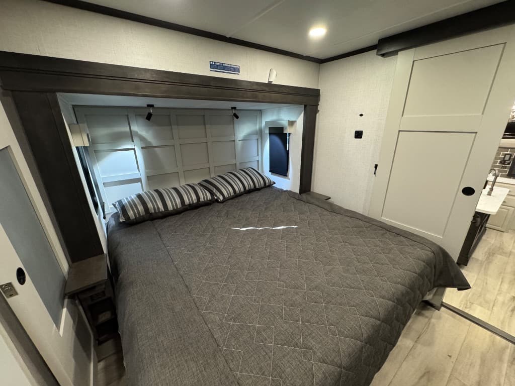 2025 Keystone RV 2025 Keystone RV Alpine - thumbnail 23