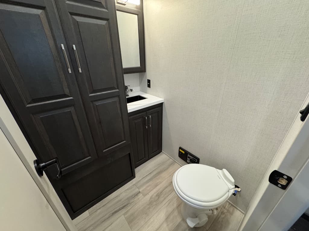 2025 Keystone RV 2025 Keystone RV Alpine - thumbnail 24