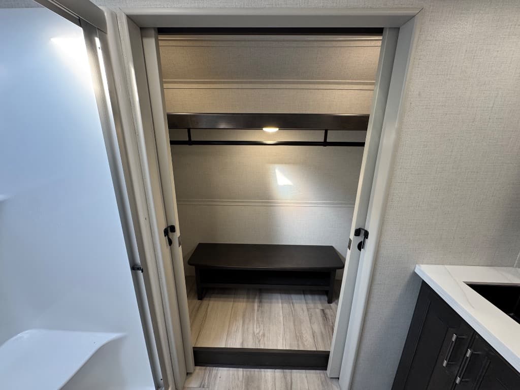 2025 Keystone RV 2025 Keystone RV Alpine - thumbnail 33