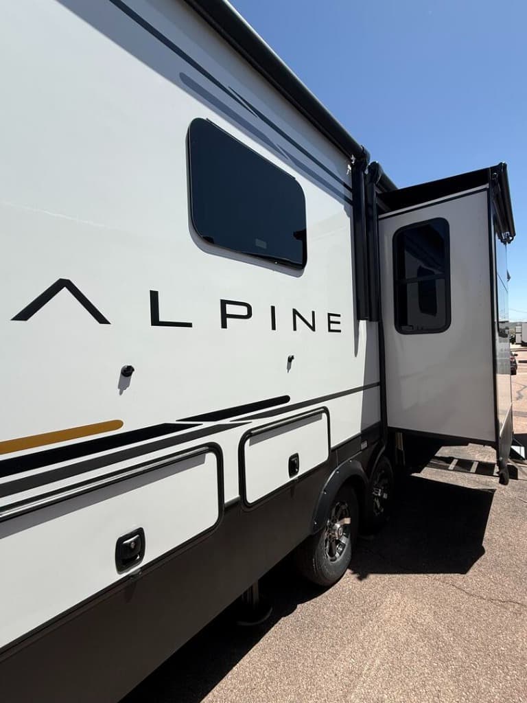 2025 Keystone RV 2025 Keystone RV Alpine - thumbnail 5