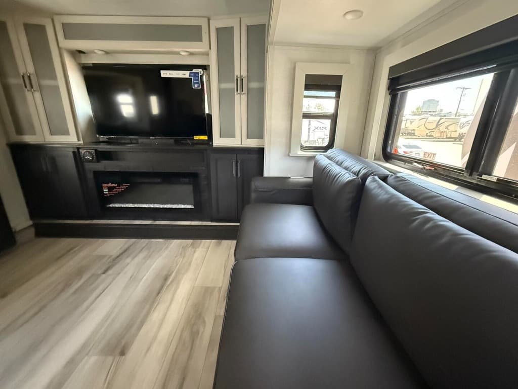 2025 Keystone RV 2025 Keystone RV Alpine - thumbnail 9