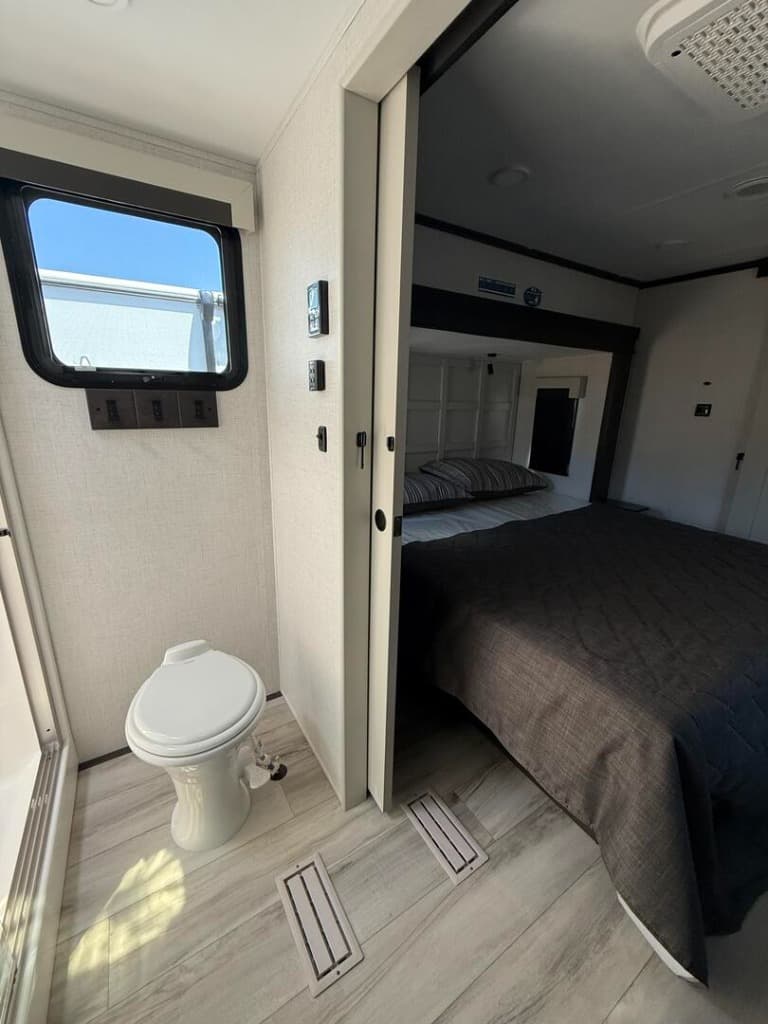 2025 Keystone RV 2025 Keystone RV Alpine - thumbnail 24