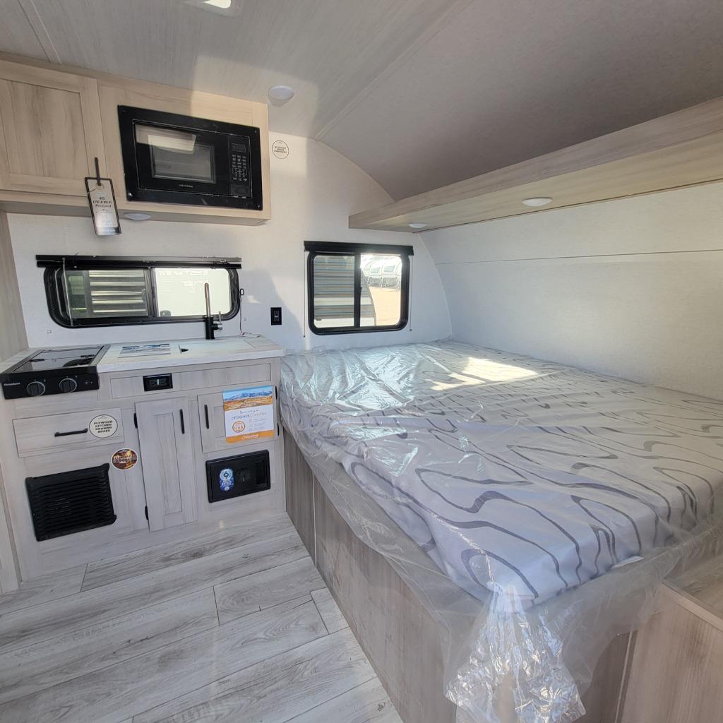 2025 East To West 2025 East To West Della Terra - thumbnail 11