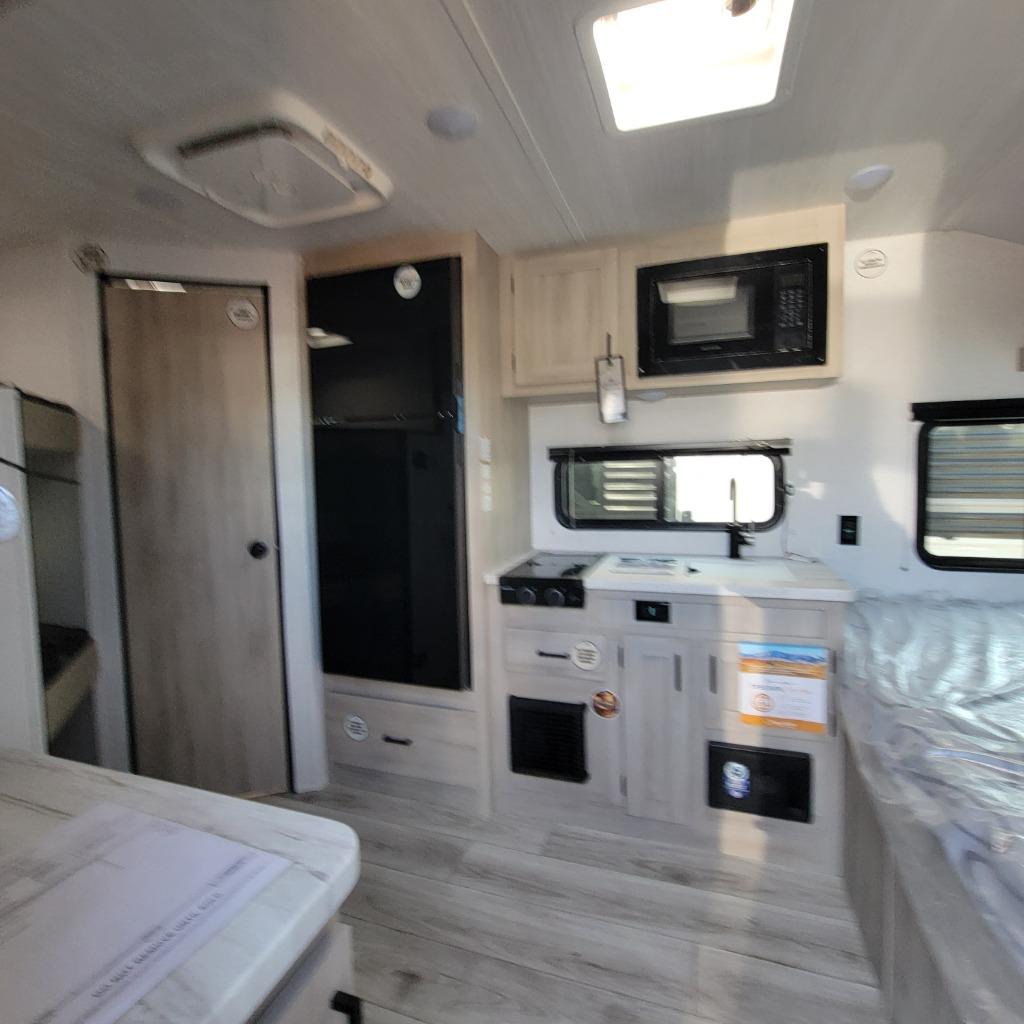 2025 East To West 2025 East To West Della Terra - thumbnail 12