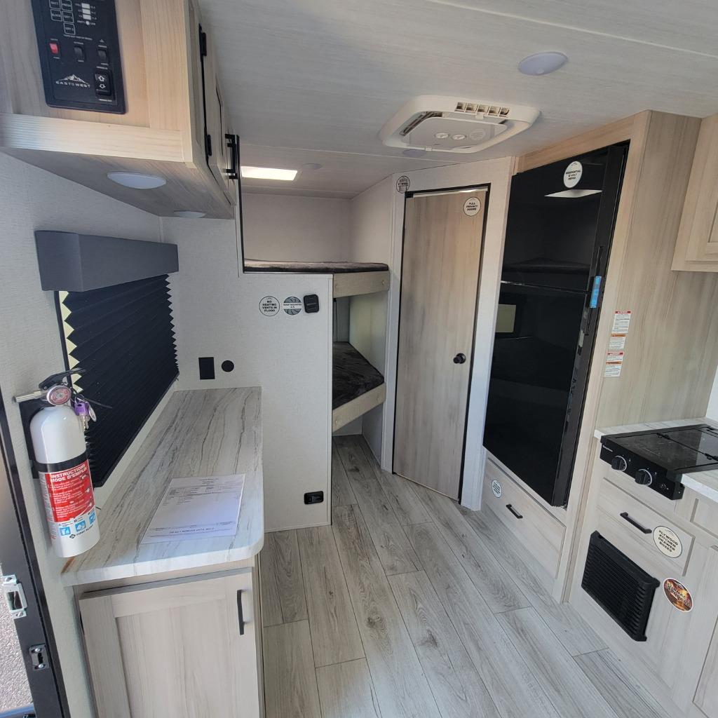 2025 East To West 2025 East To West Della Terra - thumbnail 13