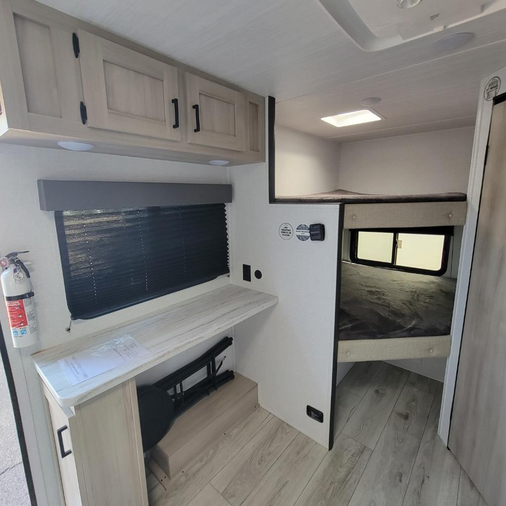 2025 East To West 2025 East To West Della Terra - thumbnail 15