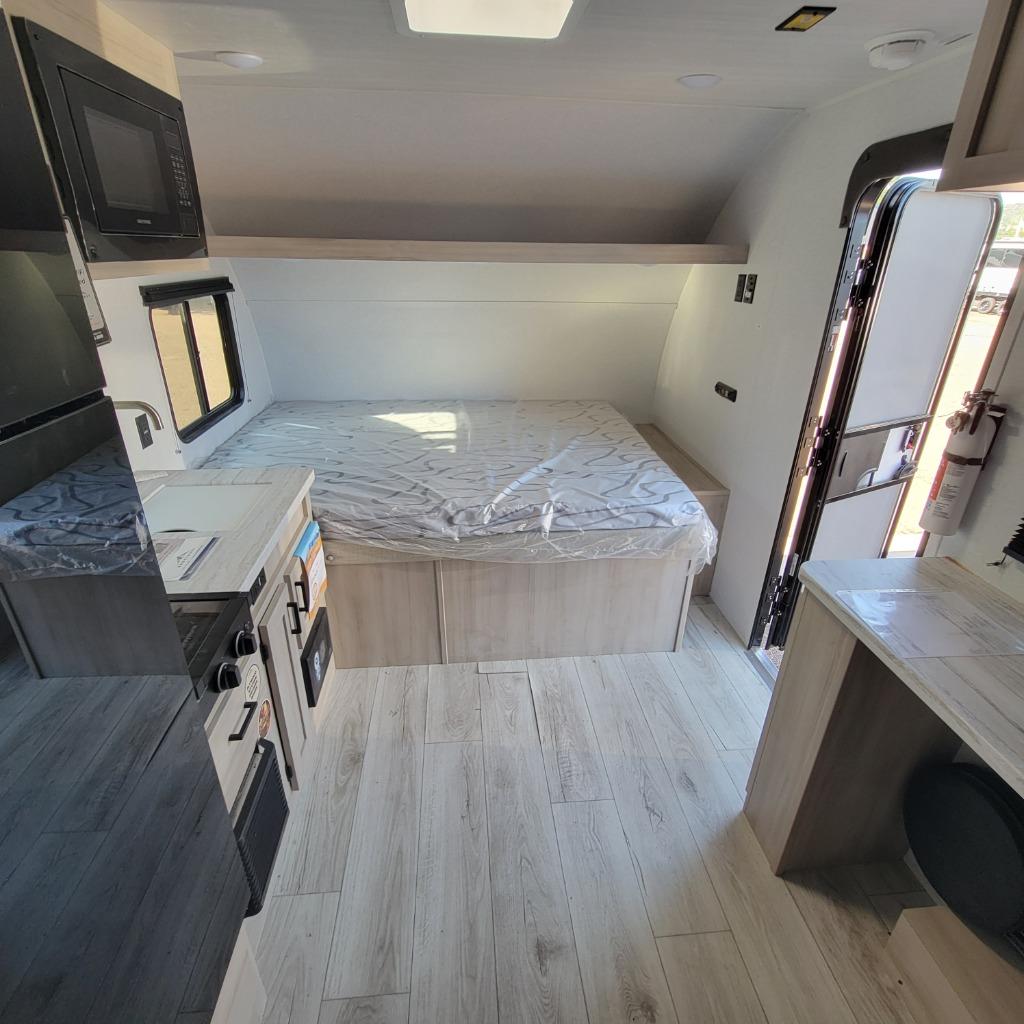 2025 East To West 2025 East To West Della Terra - thumbnail 18