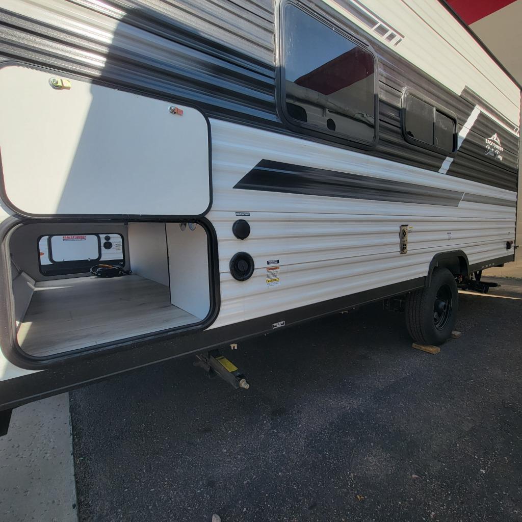 2025 East To West 2025 East To West Della Terra - thumbnail 5