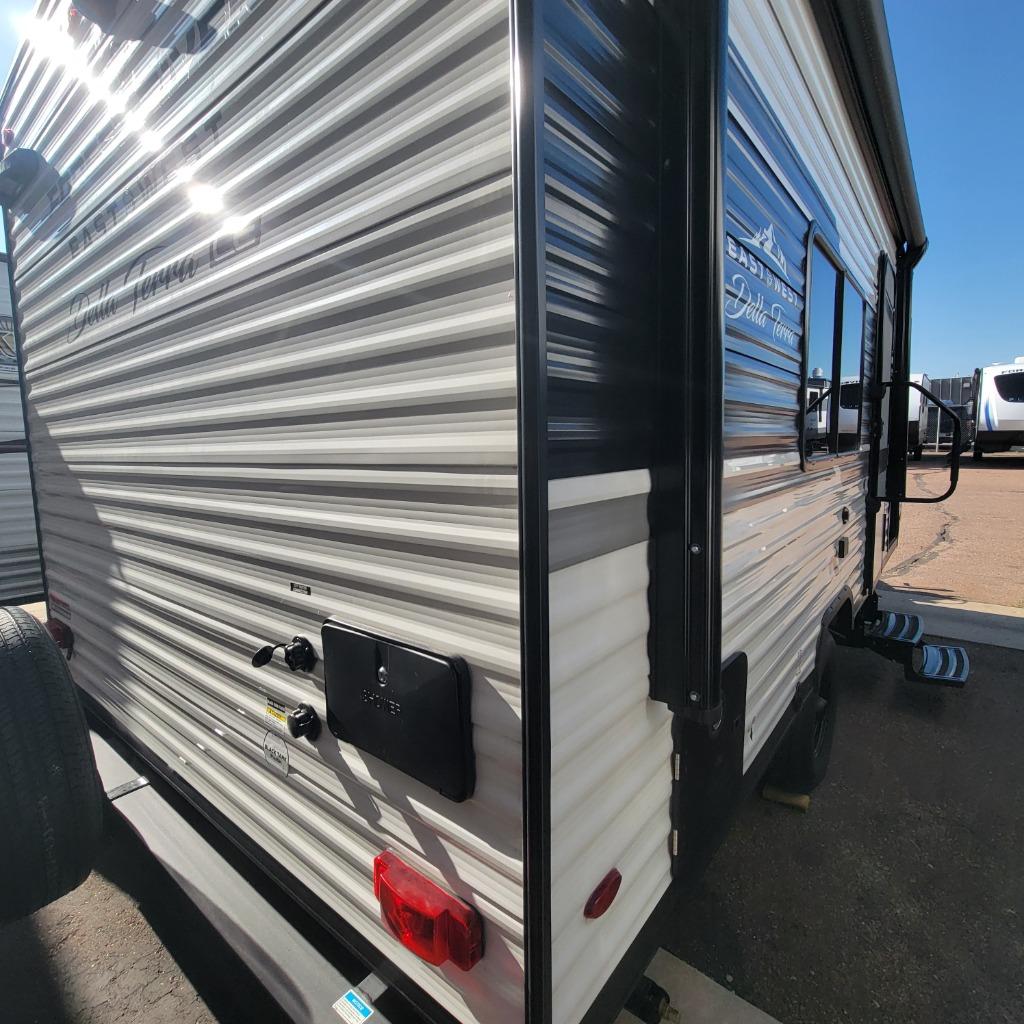 2025 East To West 2025 East To West Della Terra - thumbnail 8