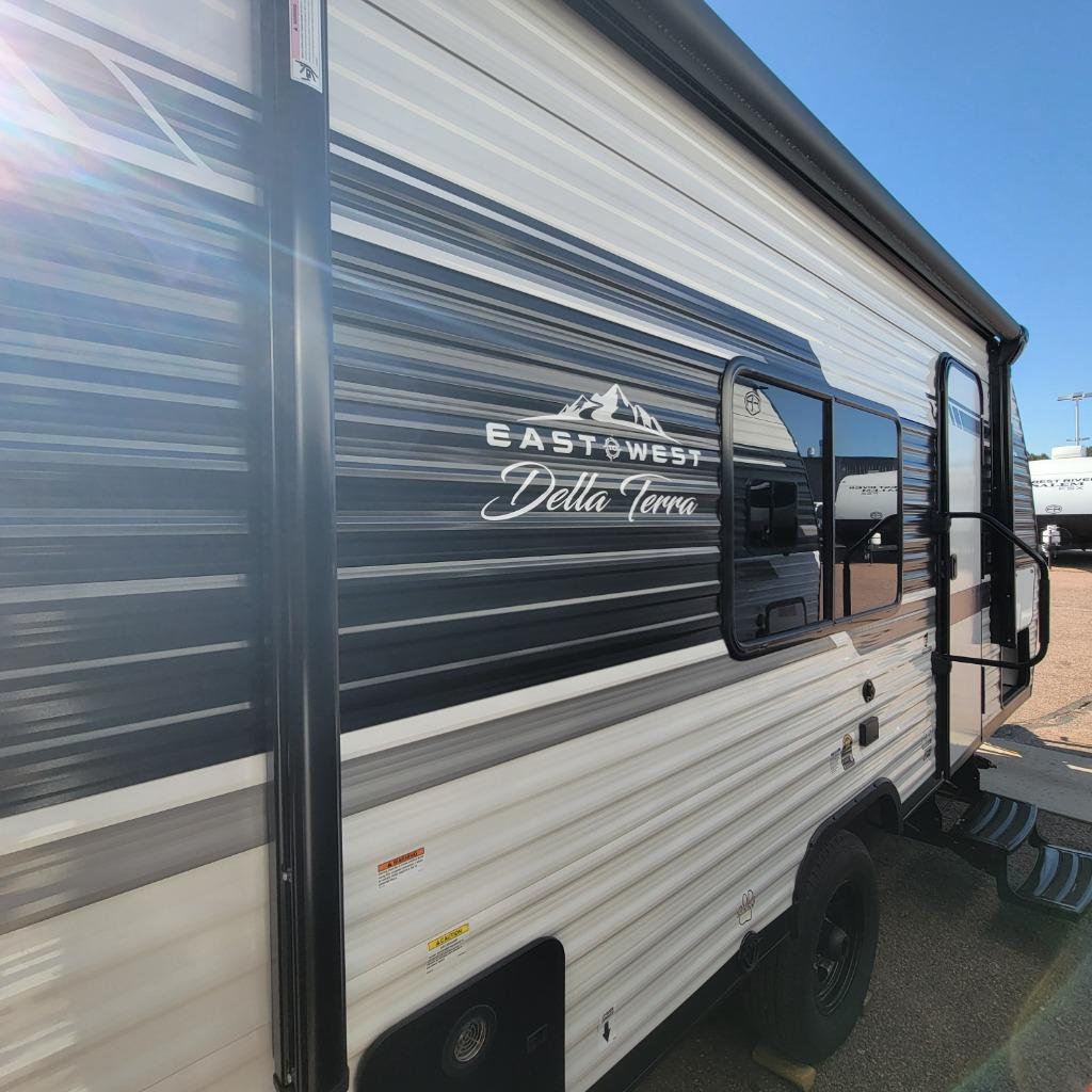 2025 East To West 2025 East To West Della Terra - thumbnail 9