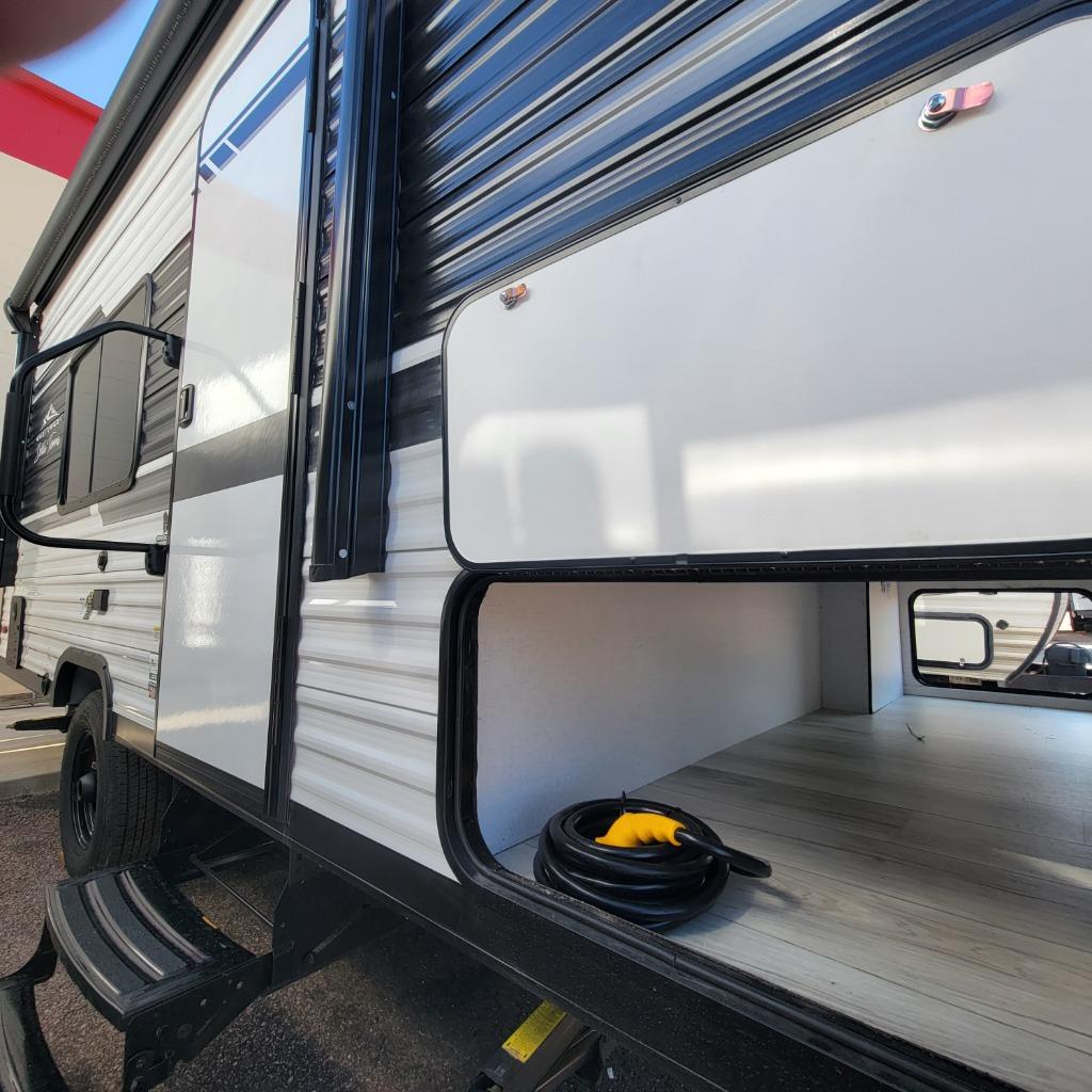 2025 East To West 2025 East To West Della Terra - thumbnail 10