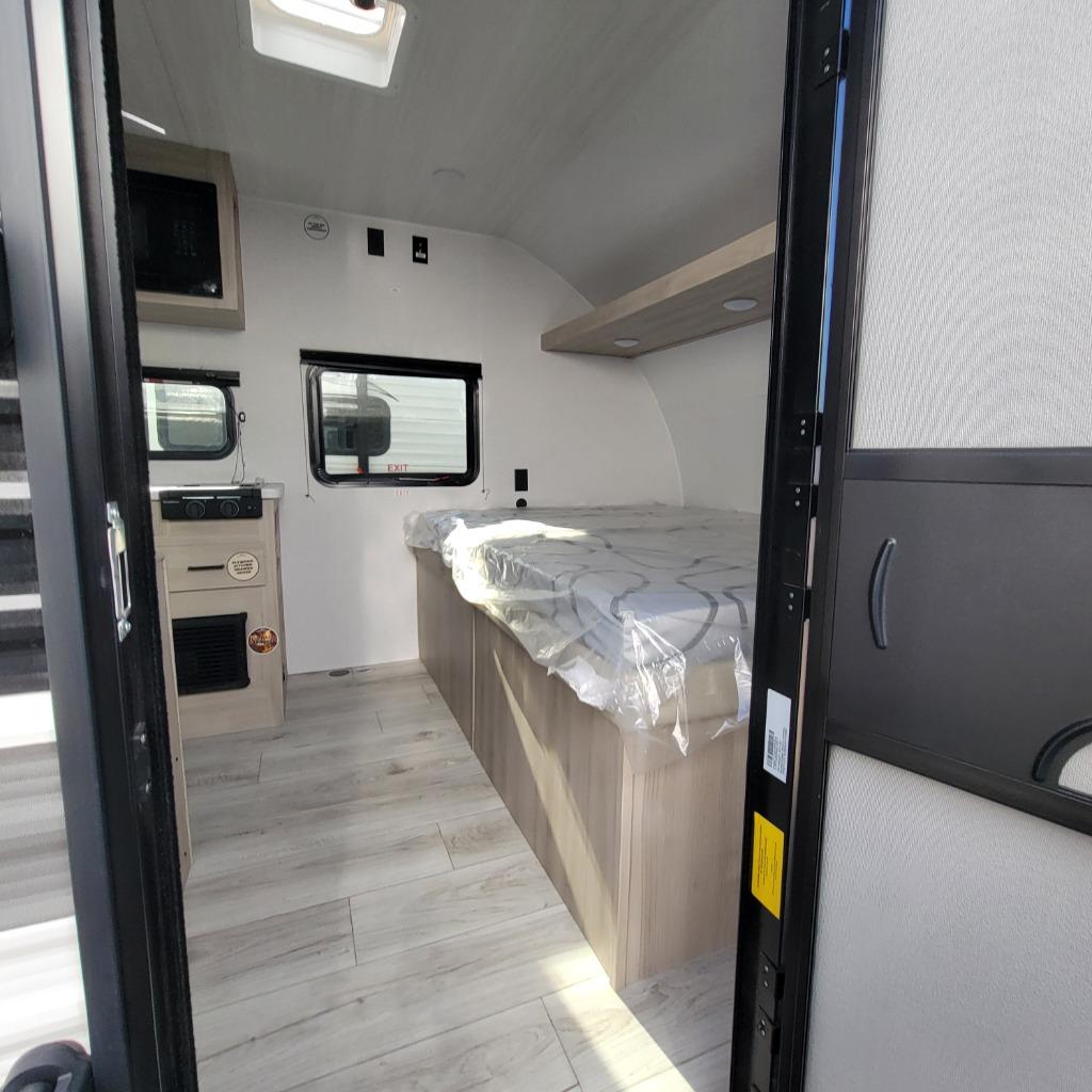 2025 East To West 2025 East To West Della Terra - thumbnail 11