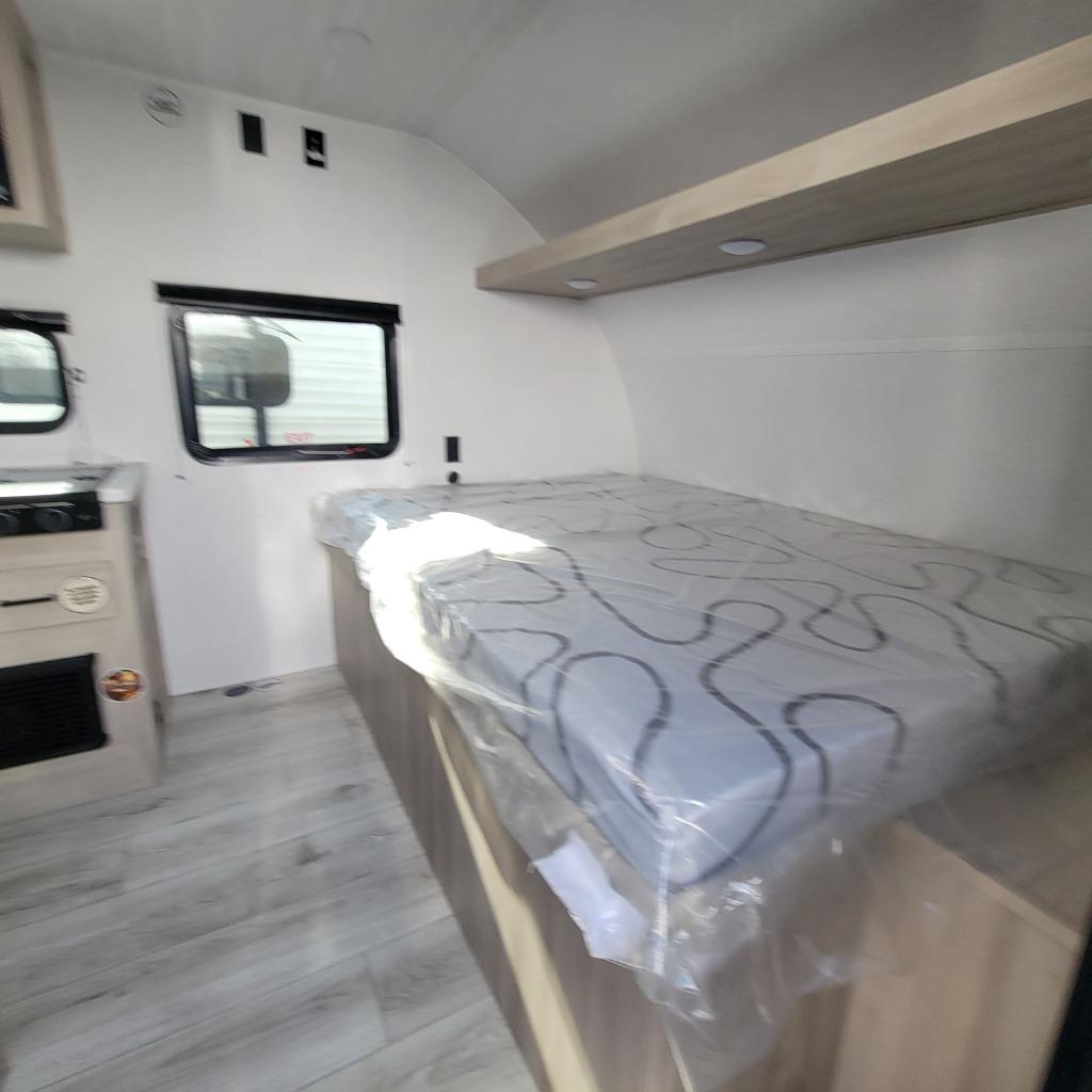 2025 East To West 2025 East To West Della Terra - thumbnail 12