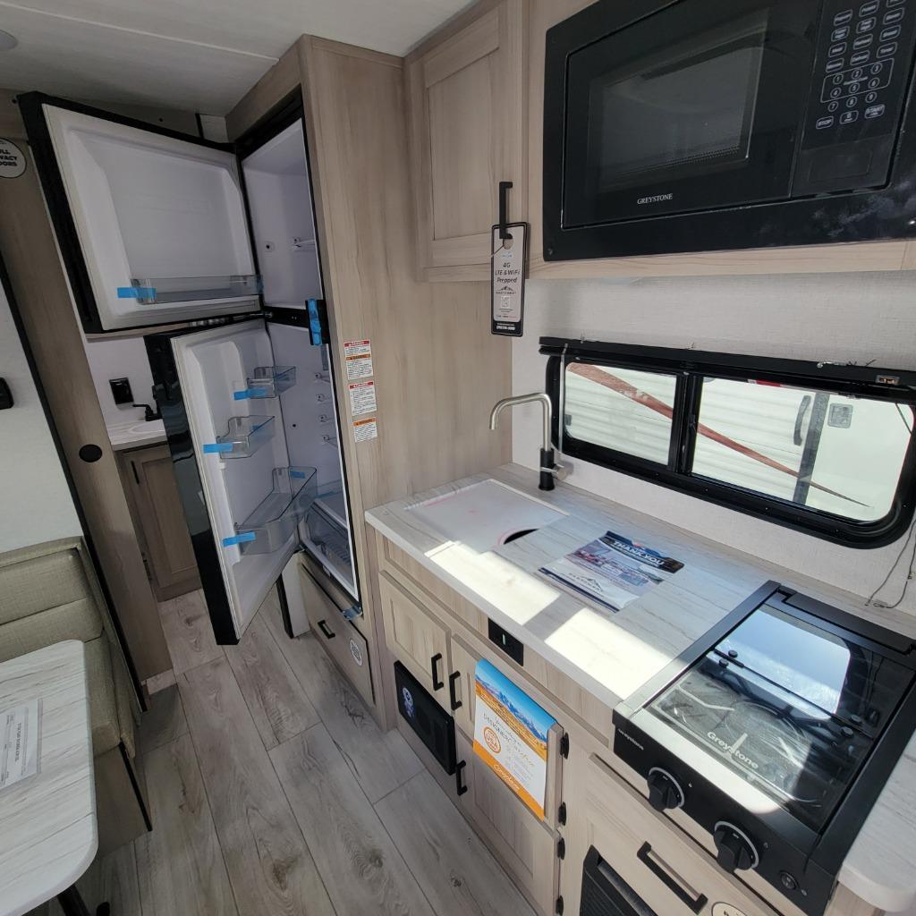 2025 East To West 2025 East To West Della Terra - thumbnail 15