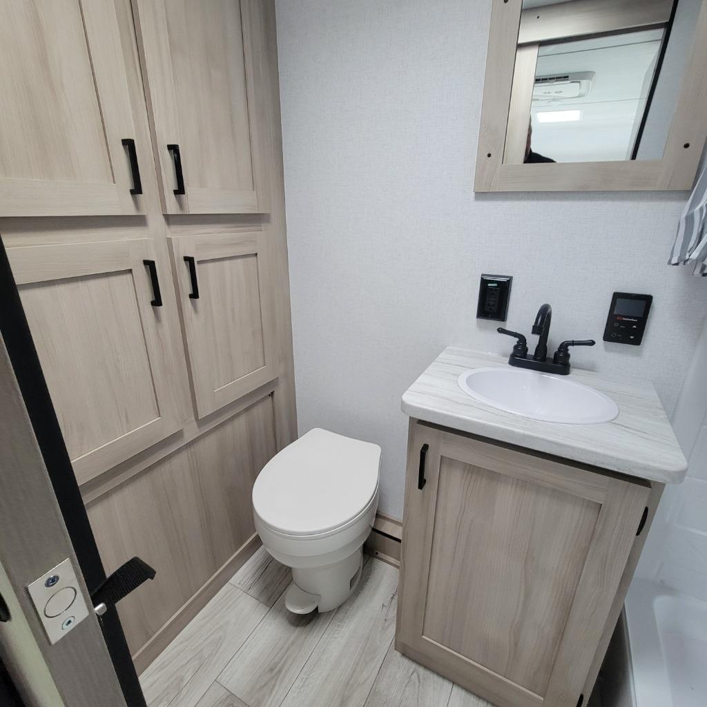 2025 East To West 2025 East To West Della Terra - thumbnail 17