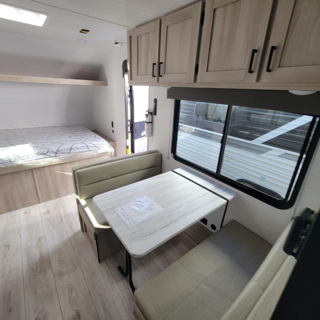 2025 East To West 2025 East To West Della Terra - thumbnail 18