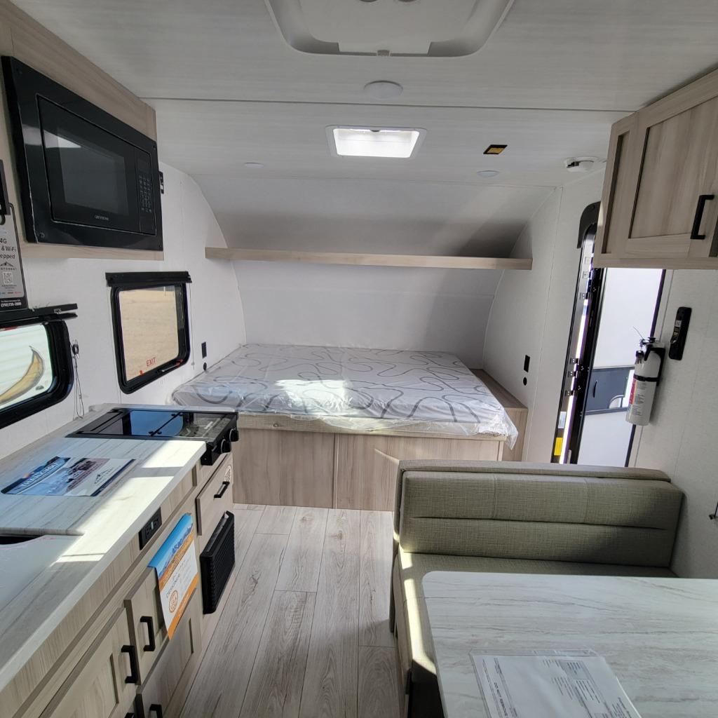 2025 East To West 2025 East To West Della Terra - thumbnail 19