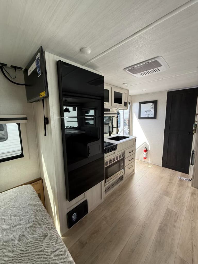 2025 Forest River 2025 Forest River Surveyor - thumbnail 9