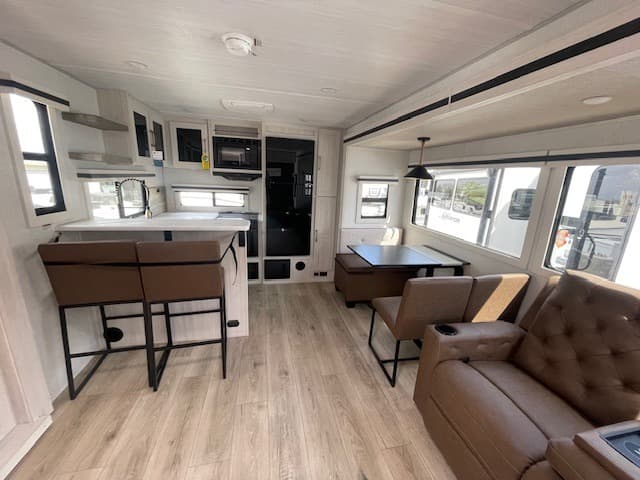 2025 Forest River 2025 Forest River Surveyor - thumbnail 5