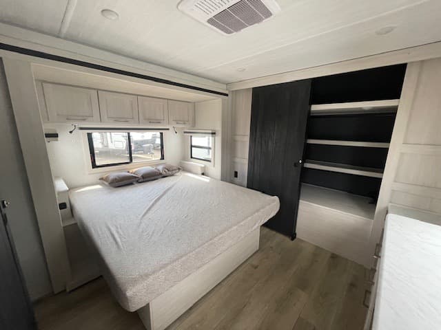 2025 Forest River 2025 Forest River Surveyor - thumbnail 12