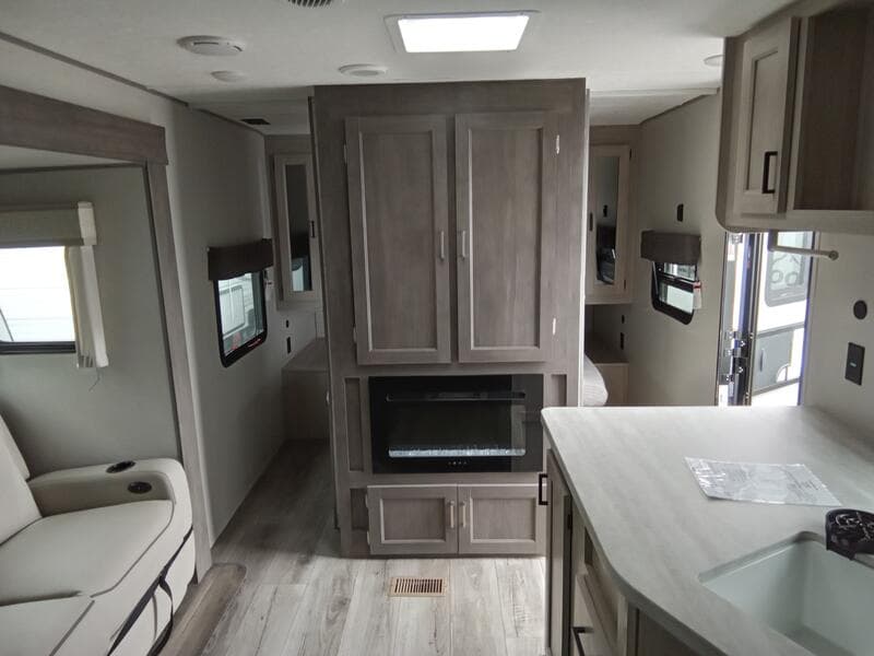 2025 Coachmen 2025 Coachmen Catalina Legacy Edition - thumbnail 15