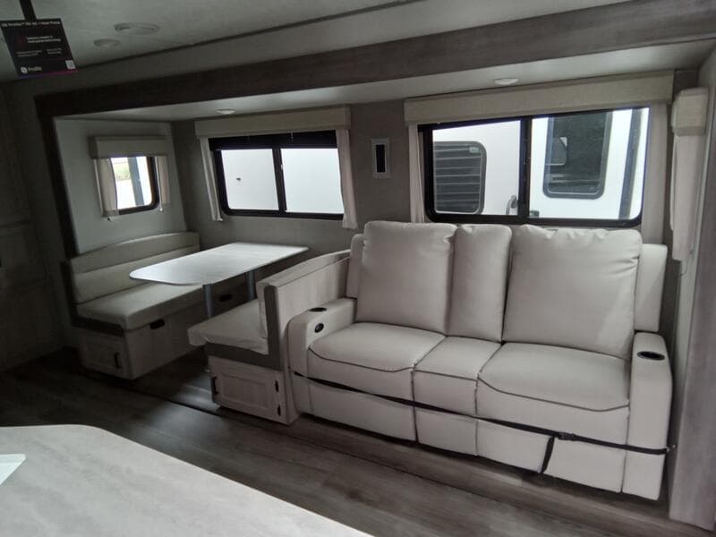 2025 Coachmen 2025 Coachmen Catalina Legacy Edition - thumbnail 16