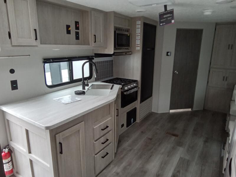 2025 Coachmen 2025 Coachmen Catalina Legacy Edition - thumbnail 17