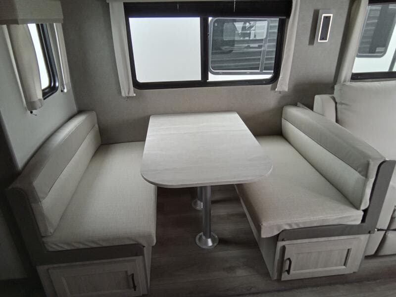 2025 Coachmen 2025 Coachmen Catalina Legacy Edition - thumbnail 18