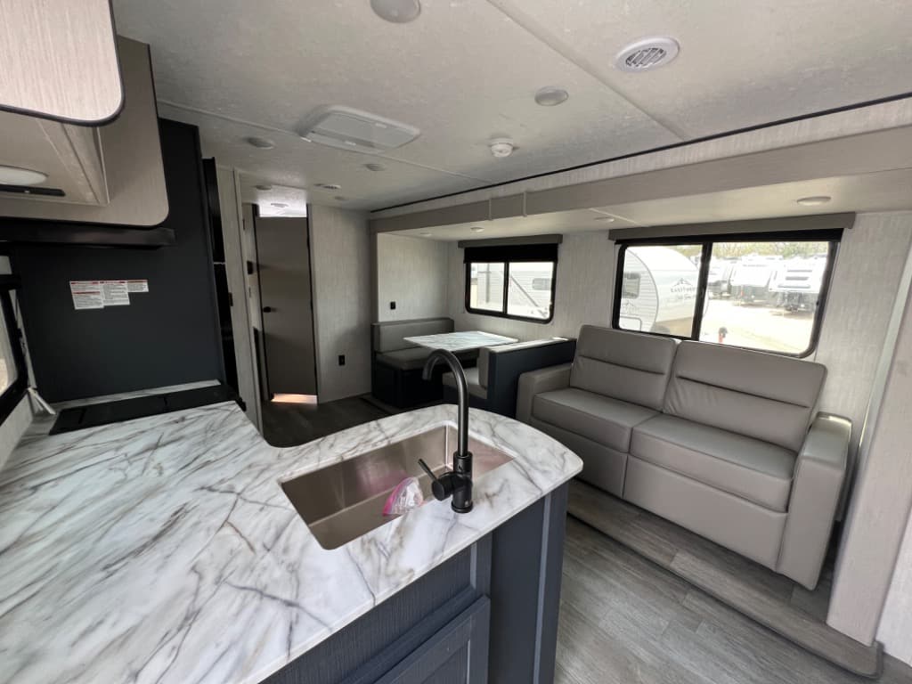 2025 Coachmen 2025 Coachmen Apex X Series - thumbnail 6