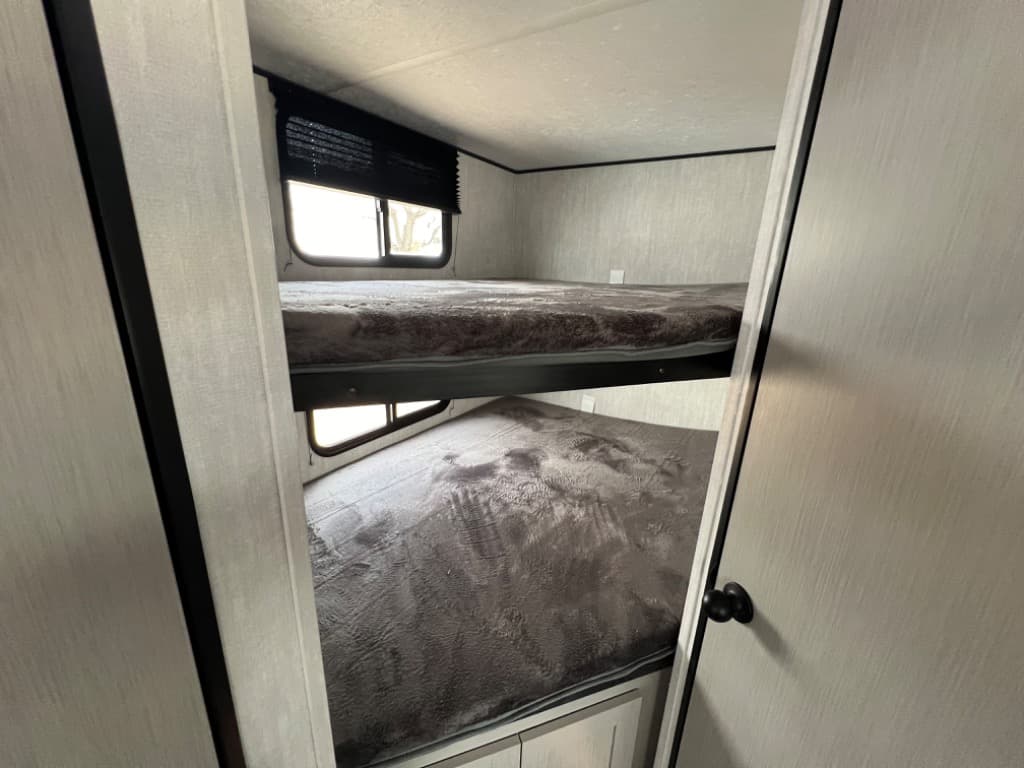 2025 Coachmen 2025 Coachmen Apex X Series - thumbnail 9