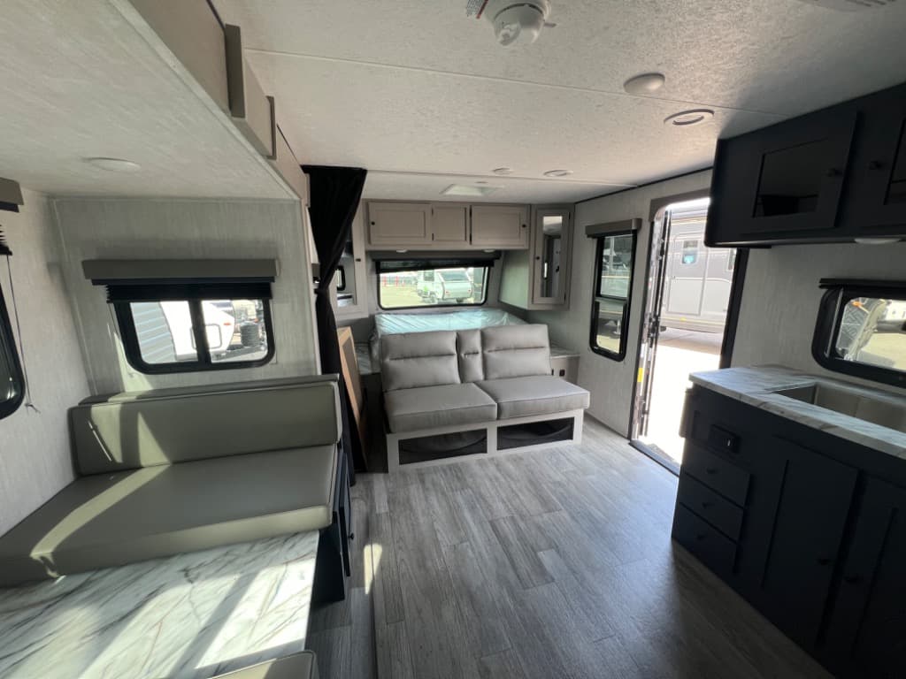 2025 Coachmen 2025 Coachmen Apex Ultra-Lite - thumbnail 7