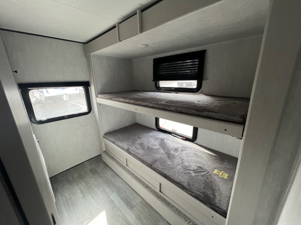 2025 Coachmen 2025 Coachmen Apex Ultra-Lite - thumbnail 8