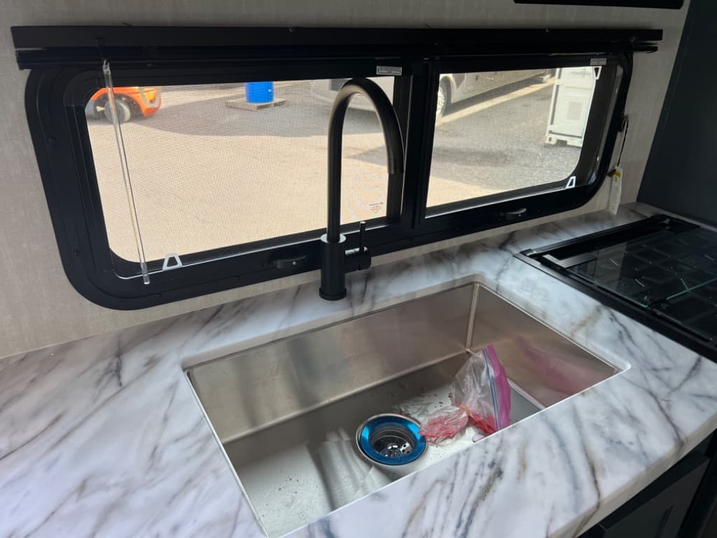 2025 Coachmen 2025 Coachmen Apex Ultra-Lite - thumbnail 11