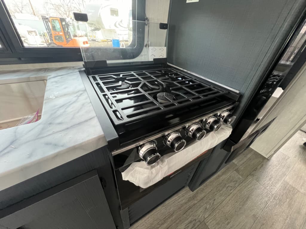 2025 Coachmen 2025 Coachmen Apex Ultra-Lite - thumbnail 12