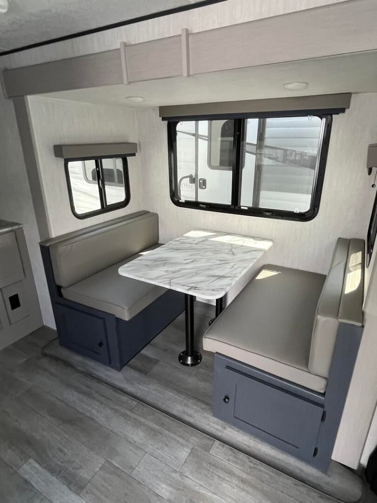 2025 Coachmen 2025 Coachmen Apex Ultra-Lite - thumbnail 11
