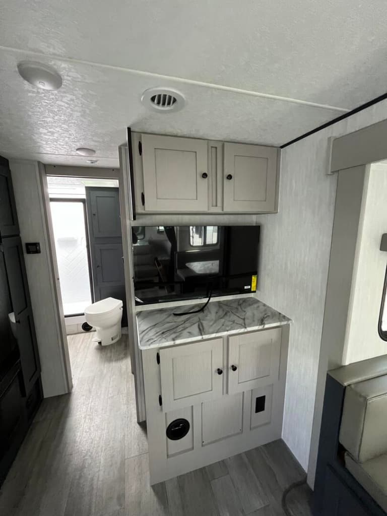 2025 Coachmen 2025 Coachmen Apex Ultra-Lite - thumbnail 18