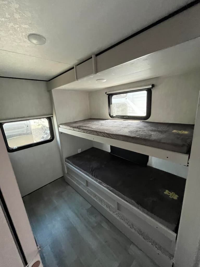2025 Coachmen 2025 Coachmen Apex Ultra-Lite - thumbnail 19