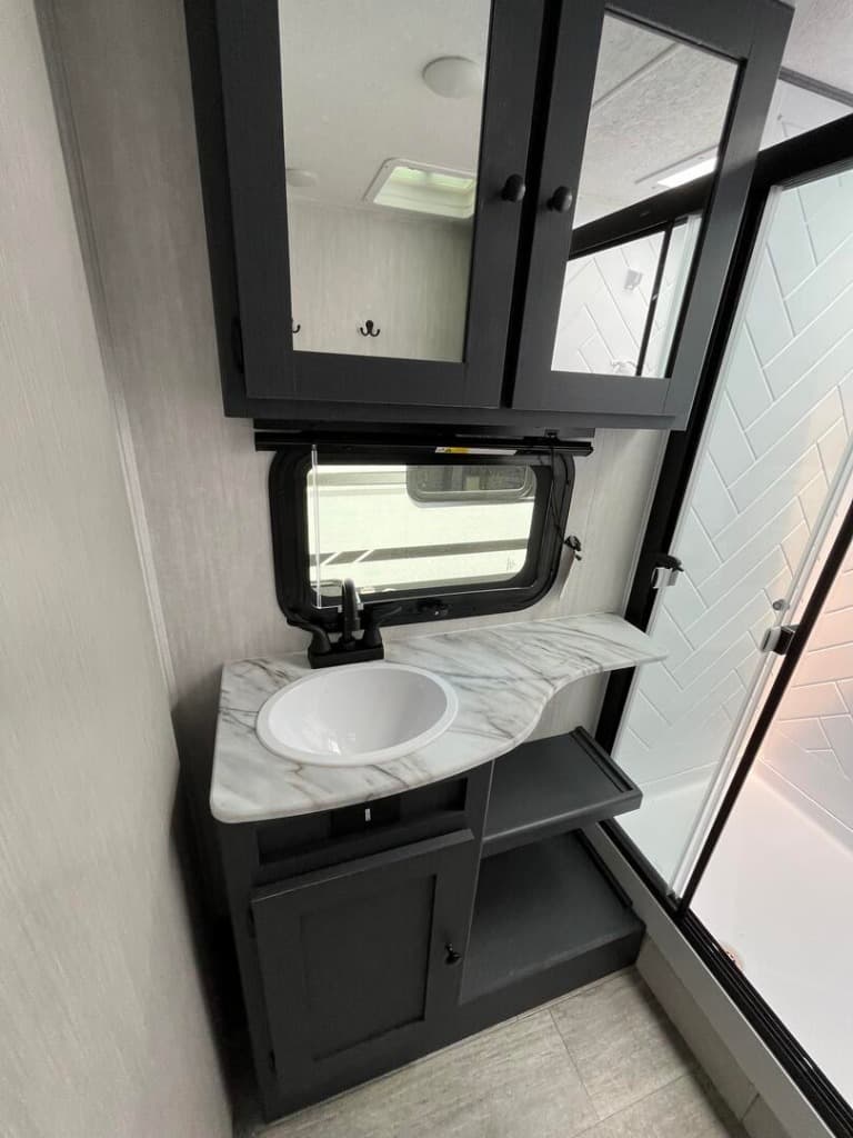 2025 Coachmen 2025 Coachmen Apex Ultra-Lite - thumbnail 21