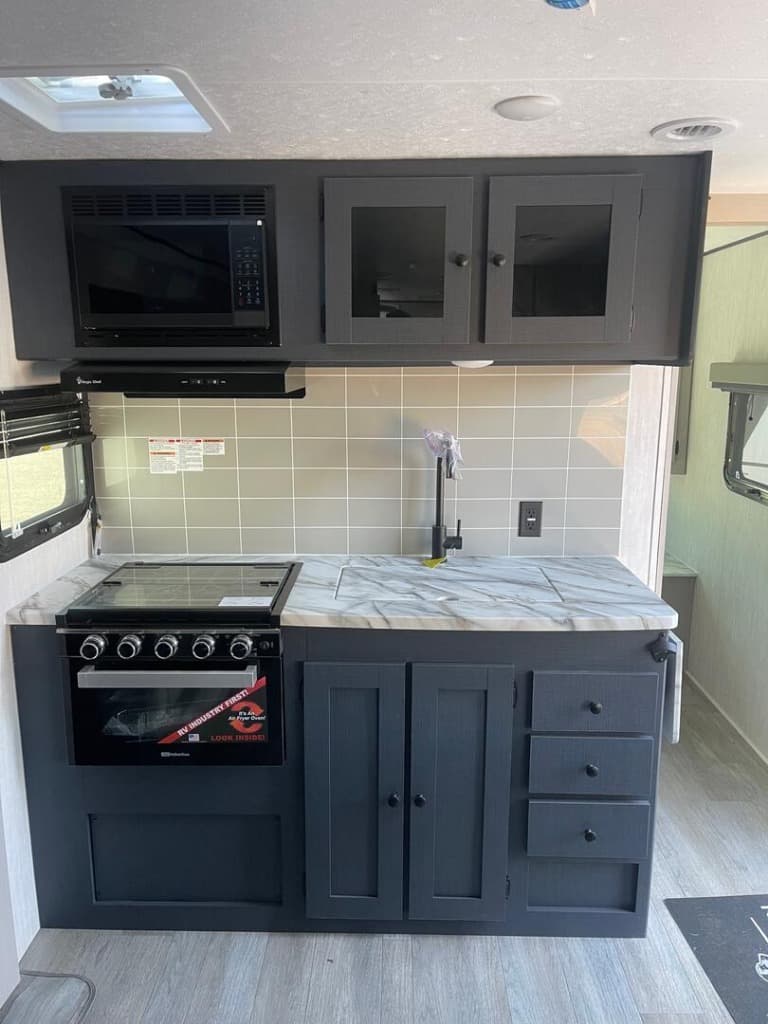 2025 Coachmen 2025 Coachmen Apex Ultra-Lite - thumbnail 11