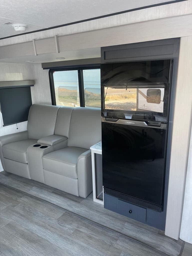 2025 Coachmen 2025 Coachmen Apex Ultra-Lite - thumbnail 12