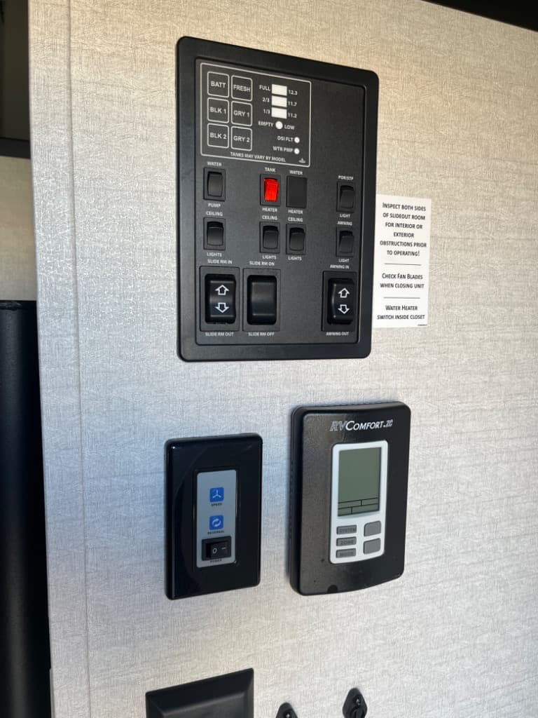 2025 Forest River 2025 Forest River Cedar Creek Cottage - thumbnail 11