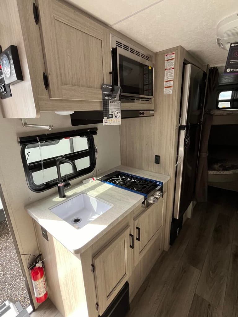 2025 Coachmen 2025 Coachmen Catalina Summit Series 7 - thumbnail 11