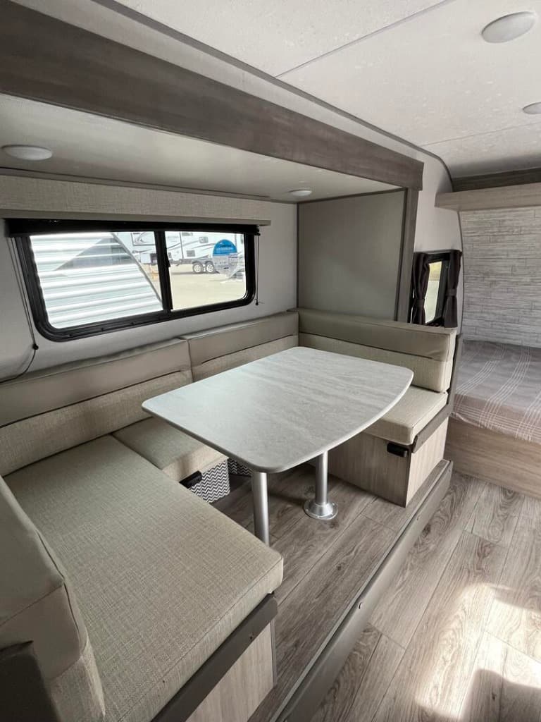 2025 Coachmen 2025 Coachmen Catalina Summit Series 7 - thumbnail 18